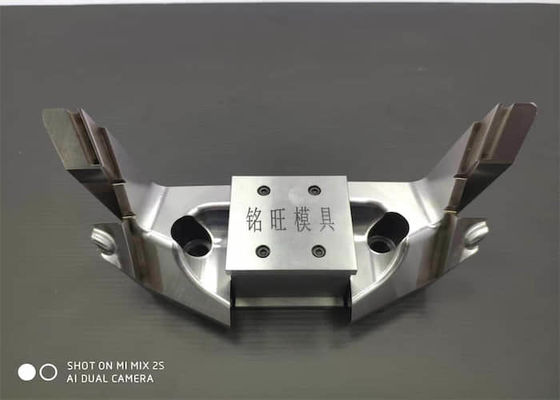 100k から 500k のショット型の挿入物の自動車型の部品の部品