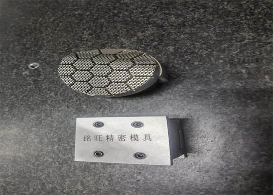 NAK80 S136の磨く型の挿入物のプラスチック注入型の部品