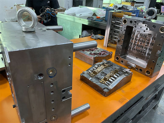 UPS Mold 高性能精密射出成形部品